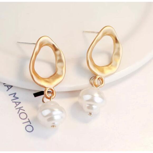 14K Matte Gold Plated Pearl Earrings Series - 1A4-GPSE063 - Picture 5 of 5